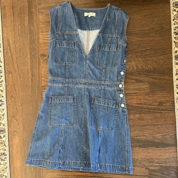 Madewell Dresses & Skirts - Madewell Denim Cap Sleeve mini Dress with Pockets - Size 6